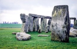 Stonehenge,-megalith,-prehistoric-monument,-Wiltshire,-Salisbury,-UNESCO,-world-heritage,-neolithic,-bronze-age,-stone-circle,-trilithons,-sarsen-stones,-bluestones,-solstice,-astronomy,-observatory,-temple,-rituals,-archaeology,-England,-druids,-ancient-civilization,-Tarek-Charara,-Kaleidos,-Kaleidos-images,-La-parole-à-limage,-heritage-photography,-visual-documentation,-archaeological-photography,-documentary-imagery,-cultural-photography